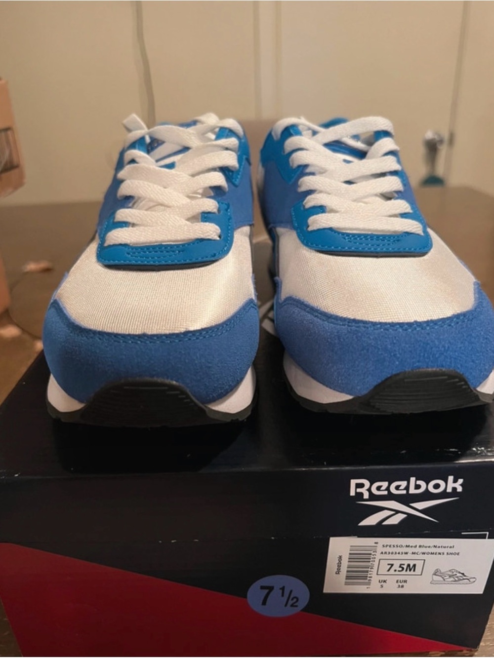 Reebok - Picture 2 of 5